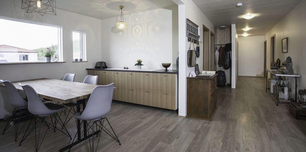 Farmhouse Lodge 2/28