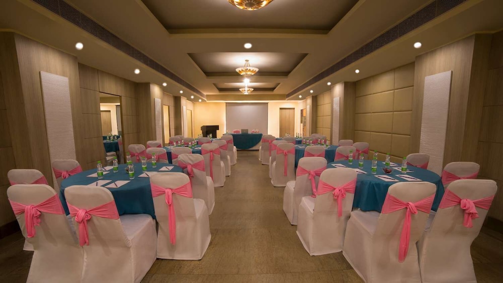Sarovar Portico Naraina 45/54