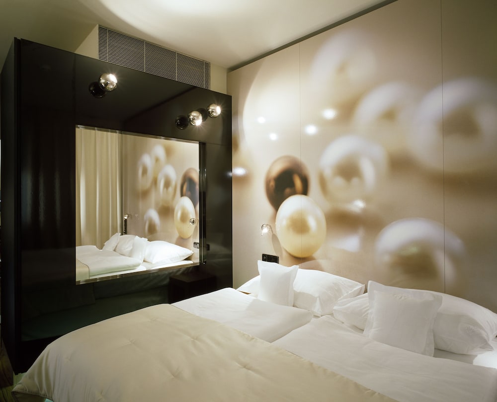 Perla Hotel 10/53
