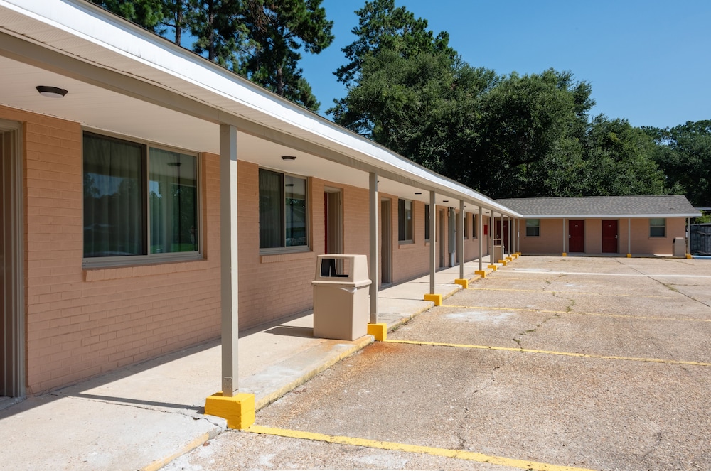 Budget Inn & Suites 4/56