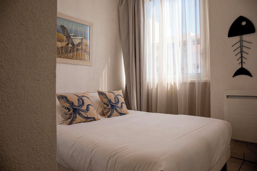 Port, Apartment, Double Bed, Sofa, Balcony