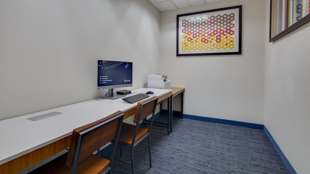 Holiday Inn Express Hotel And Suites Detroit Farmington Hills 50/53