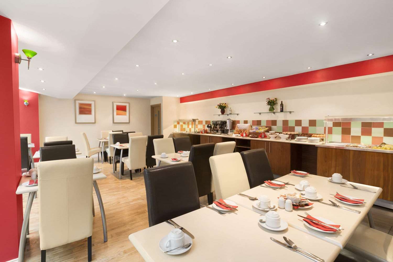 Ramada by Wyndham Hounslow - Heathrow East 5/13