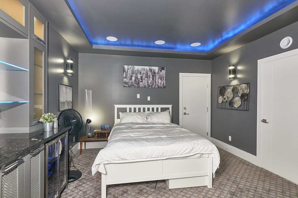 3 Bedrooms, Superior, Basement, Suite, 3 Queen Beds, Sofa 4/8