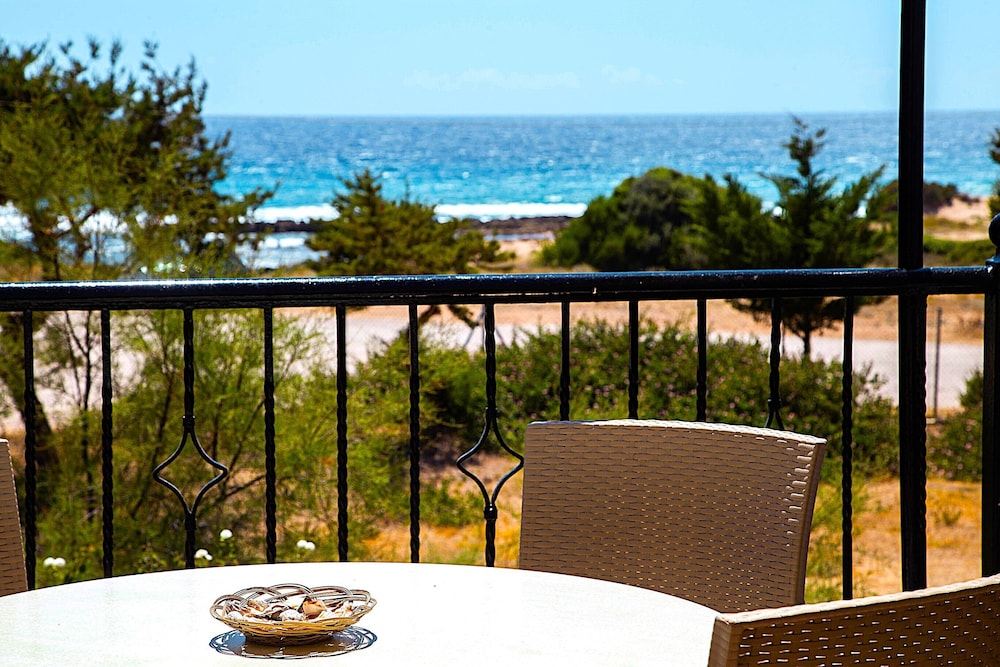 Romanos Beach Villas 29/49