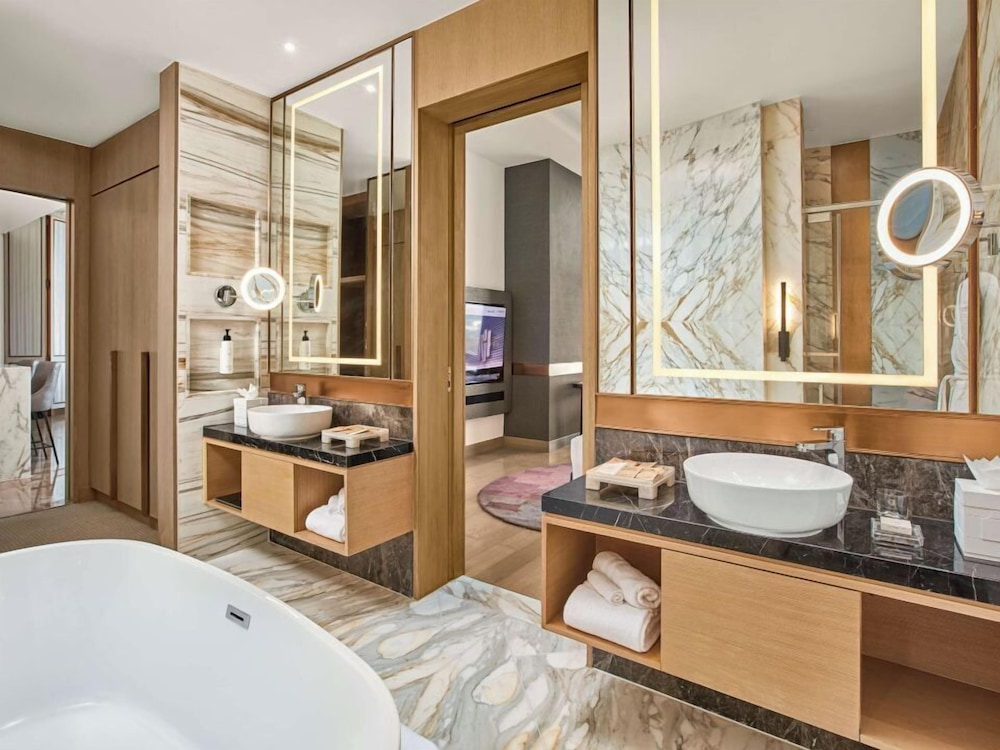 Swiss, Prestige, Suite, King Bed
