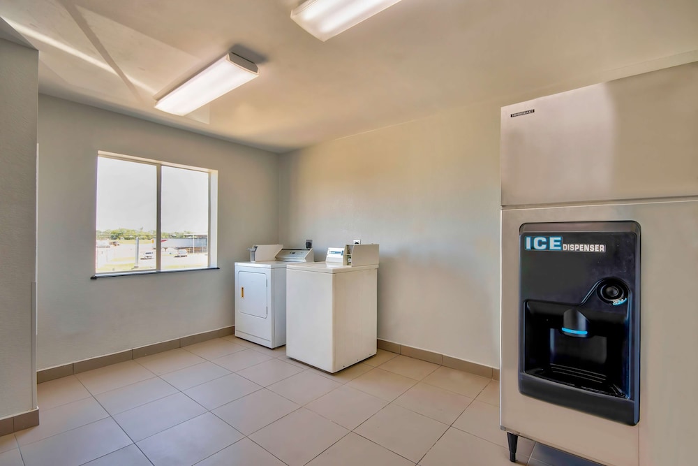 Motel6 Harlingen, TX 51/52