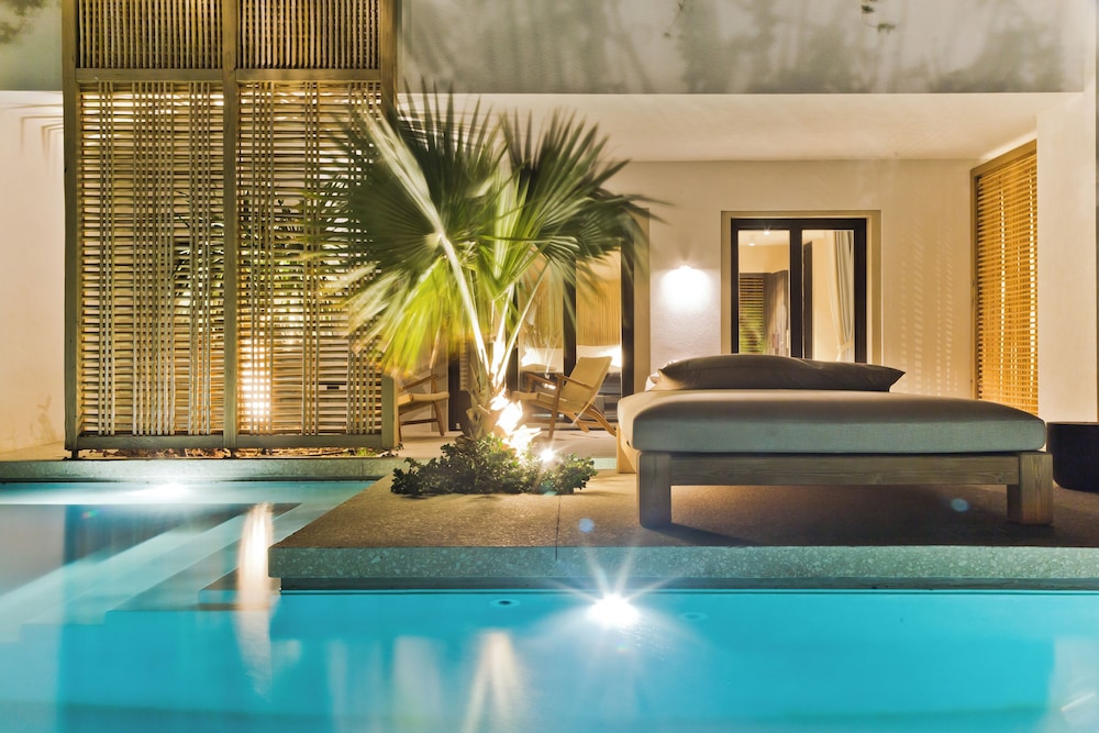 Almi Luxury Rooms 13/25