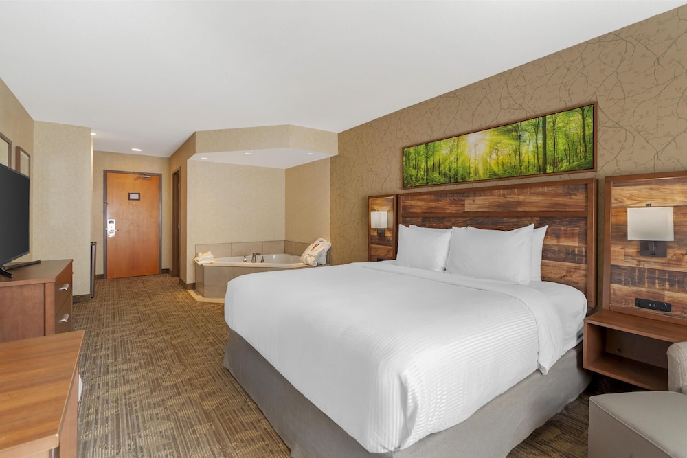 Room Assigned on Arrival, King Bed, Balcony