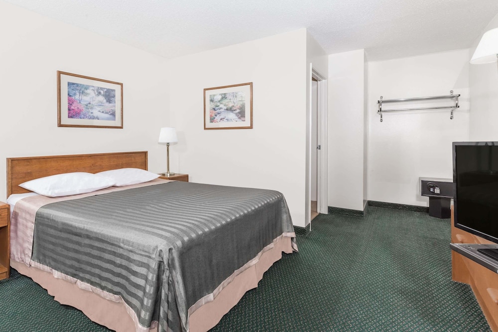 Travelodge by Wyndham Grants Pass 9/17