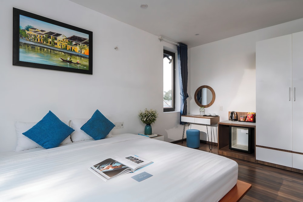 Deluxe, Twin Beds, City View