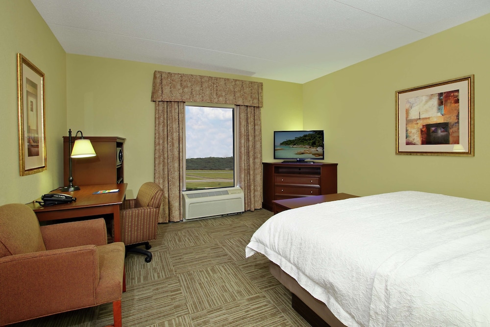 Hampton Inn Suites Murray 15/37