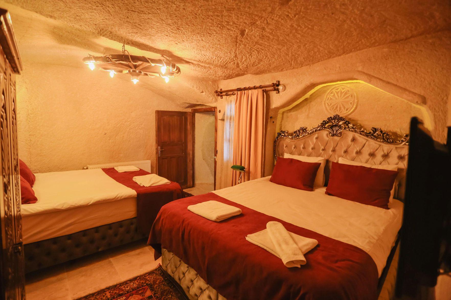 Cave, Suite, King Bed