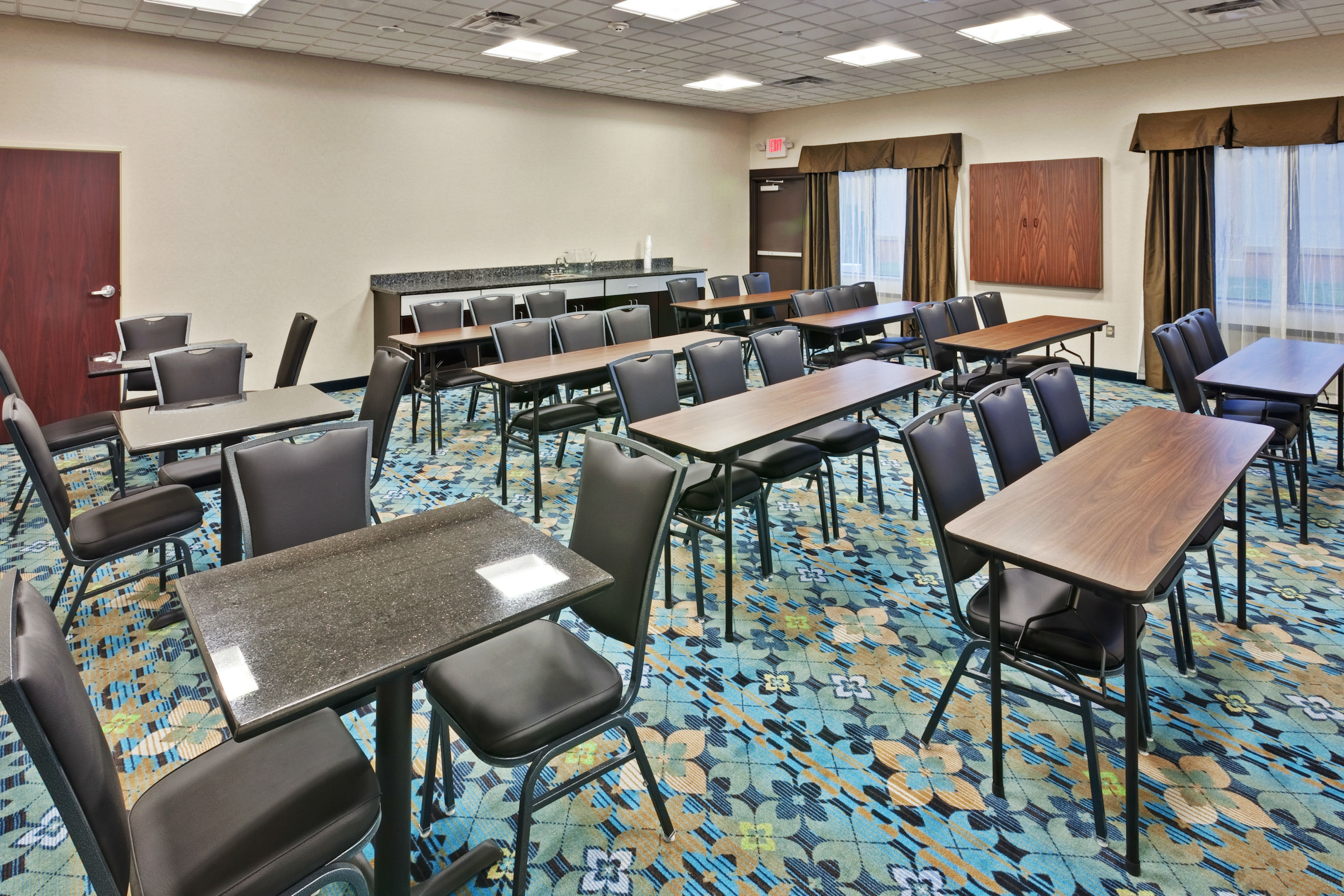 Holiday Inn Express Hotel Suites New Philadelphia 57/66