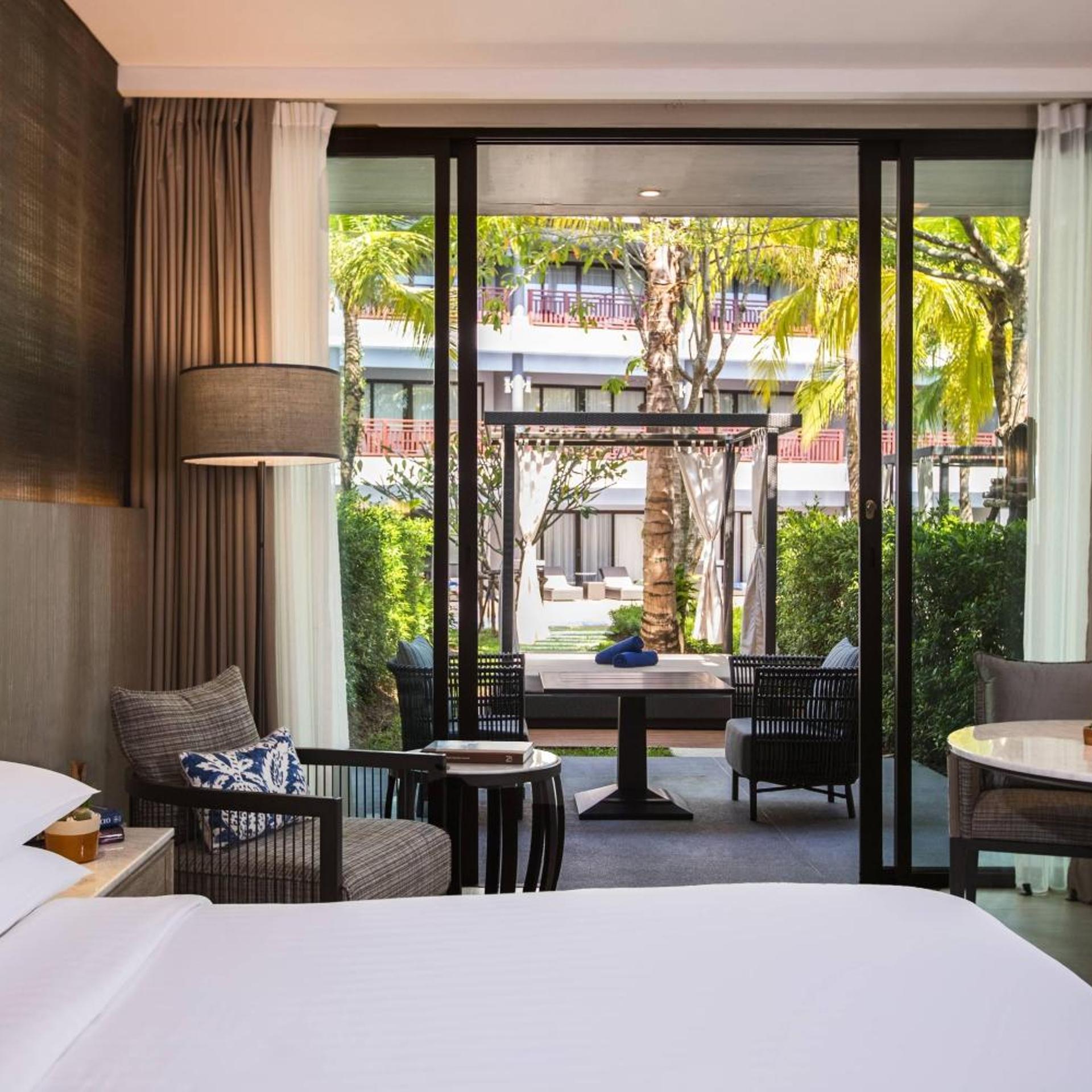 Guest Room, Cabana, King Bed, Garden View, Pool Access