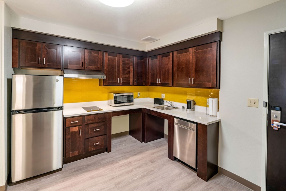 MainStay Suites Spokane Airport 6/43