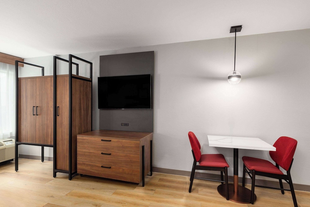 Hawthorn Extended Stay by Wyndham Knoxville 42/46