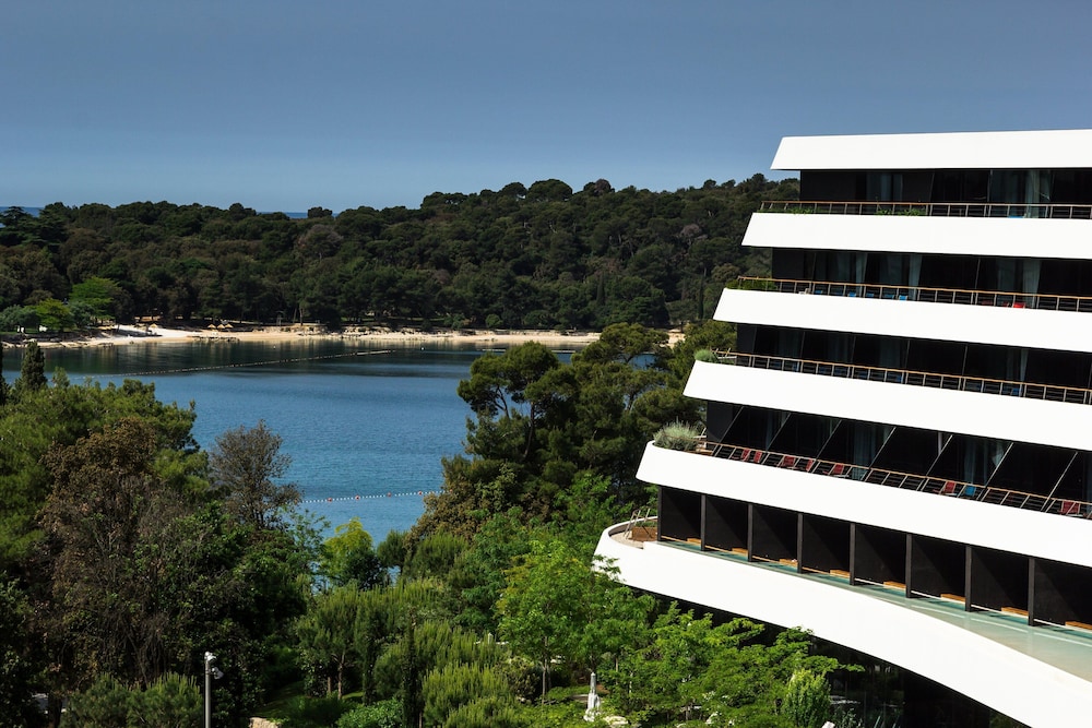 Lone Hotel by Maistra Collection 7/65