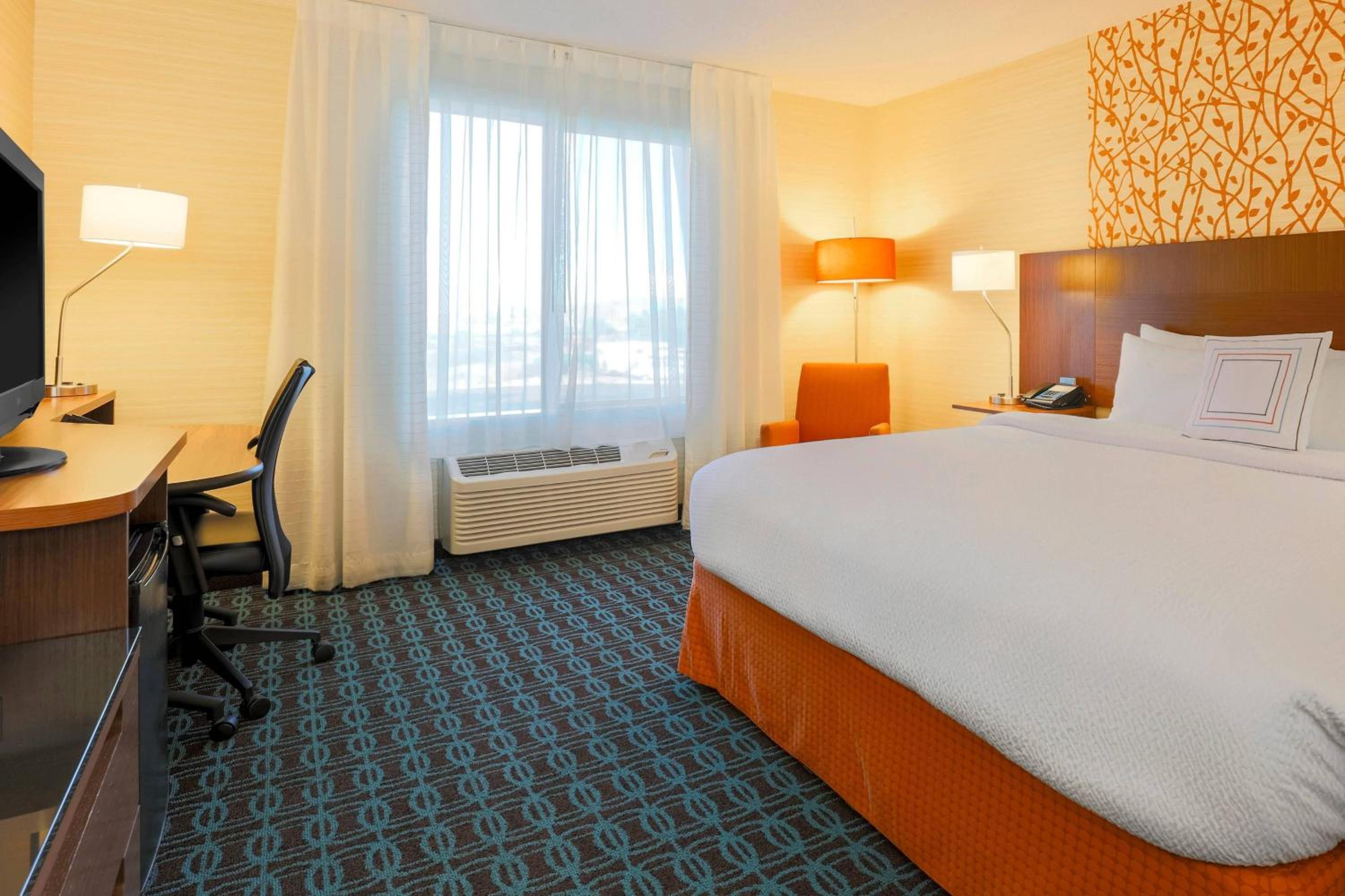 استوديو كبير بسرير كينج مع أريكة لذوي الإعاقة، Fairfield Inn & Suites by Marriott Yuma 3/6