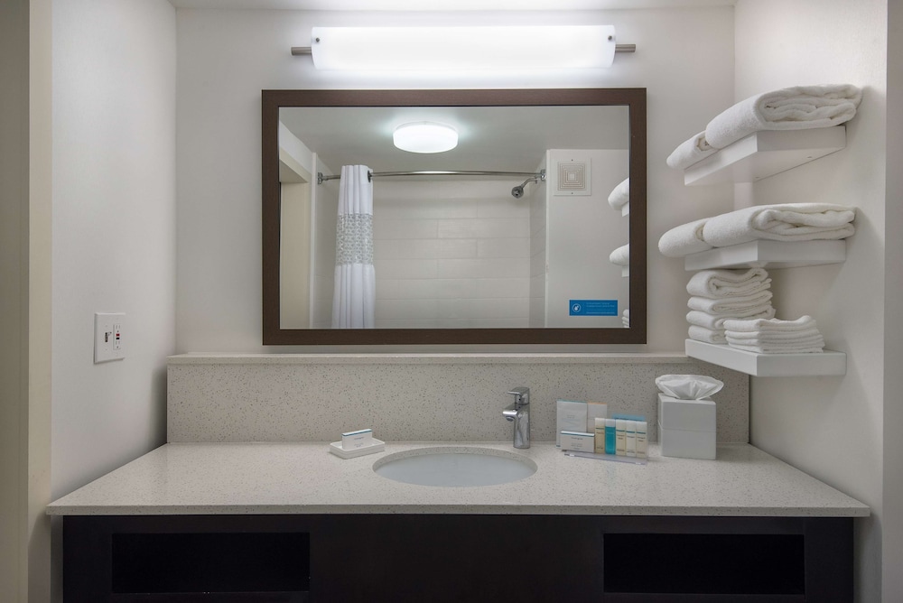 Hampton Inn Commerce 17/37