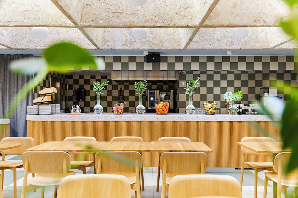restaurant cafeteria