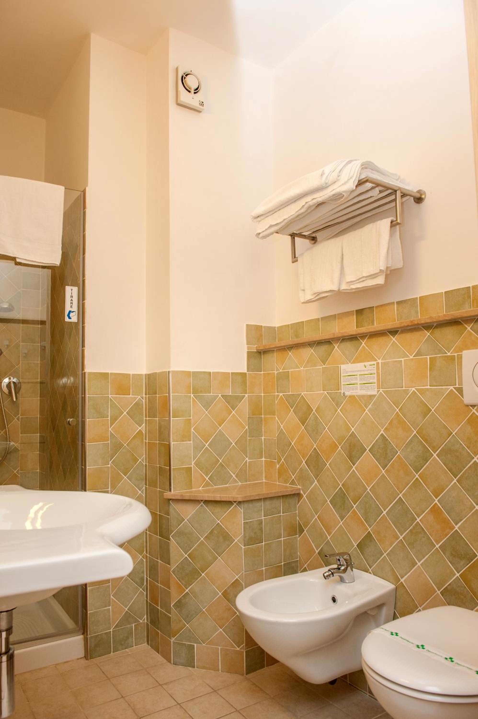 غرفة رباعية، Hotel Cristalda 6/9