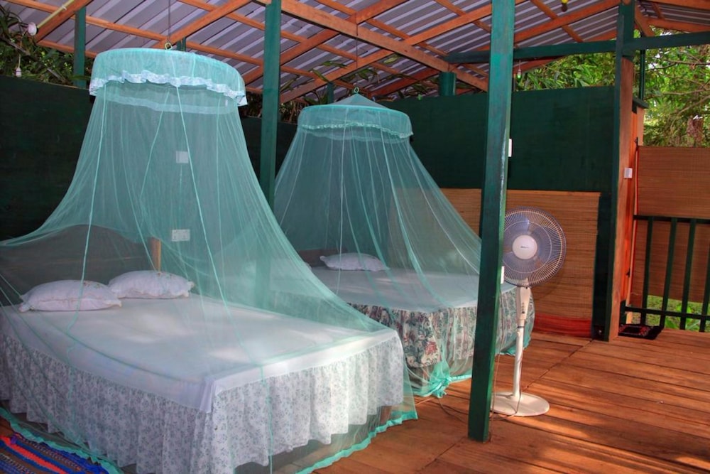 Riverside Cabana Yala 23/50