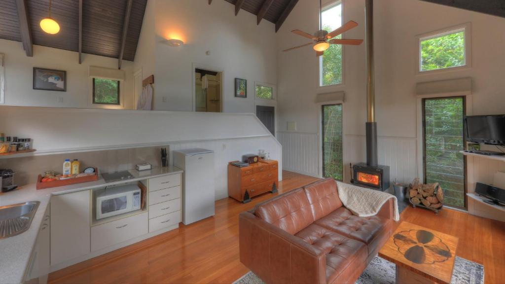 Misty View Cottages Montville 12/25