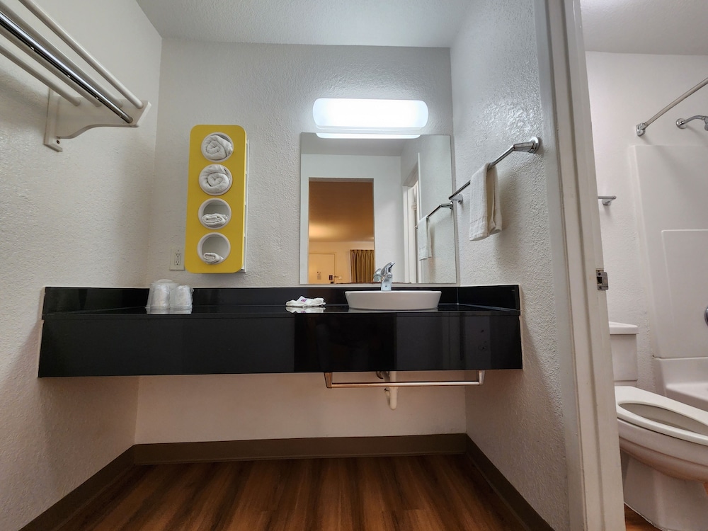 Motel6 Baytown, TX - Baytown East 17/63