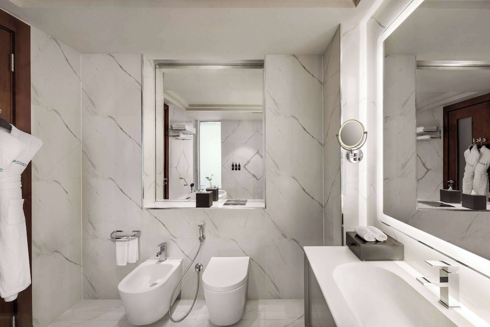 Wyndham Grand Doha West Bay Beach 55/57