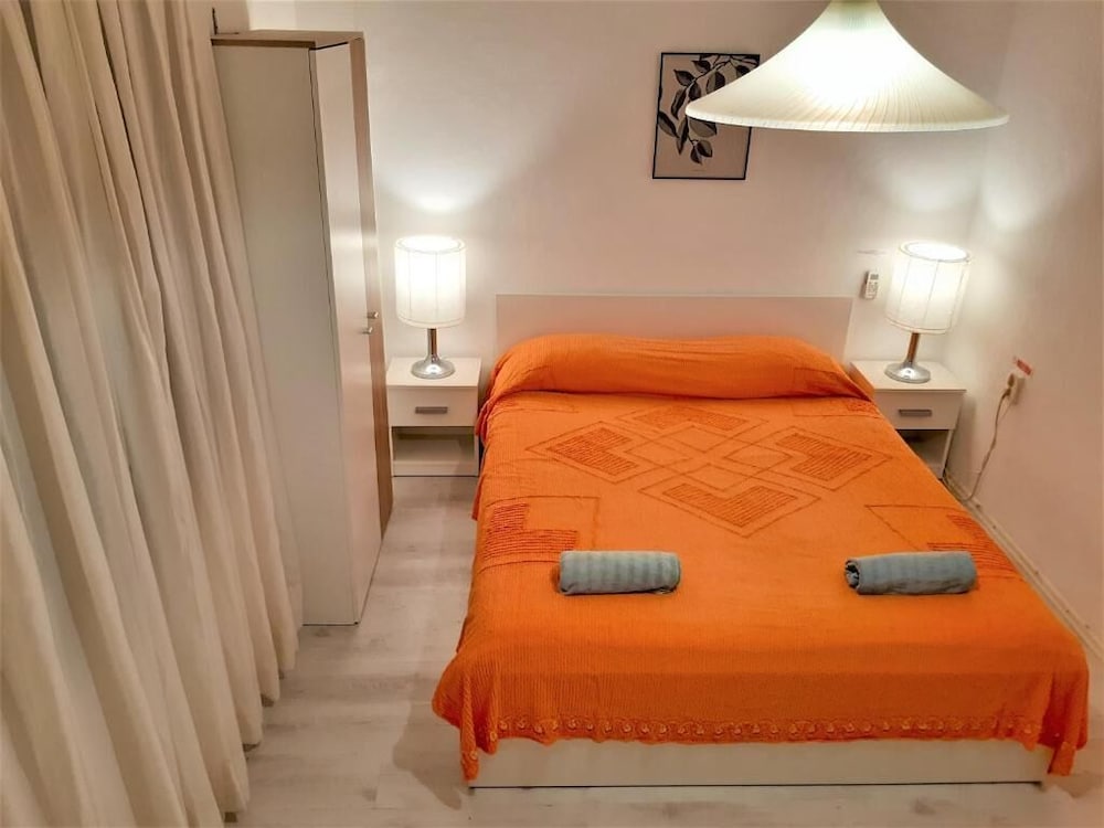 DRAGAN'S DEN HOSTEL 26/49