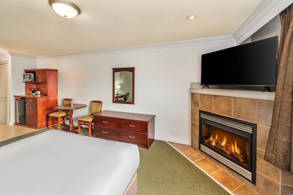 غرفة قياسية بسرير كوين، Quality Inn & Suites Whitecourt 8/10