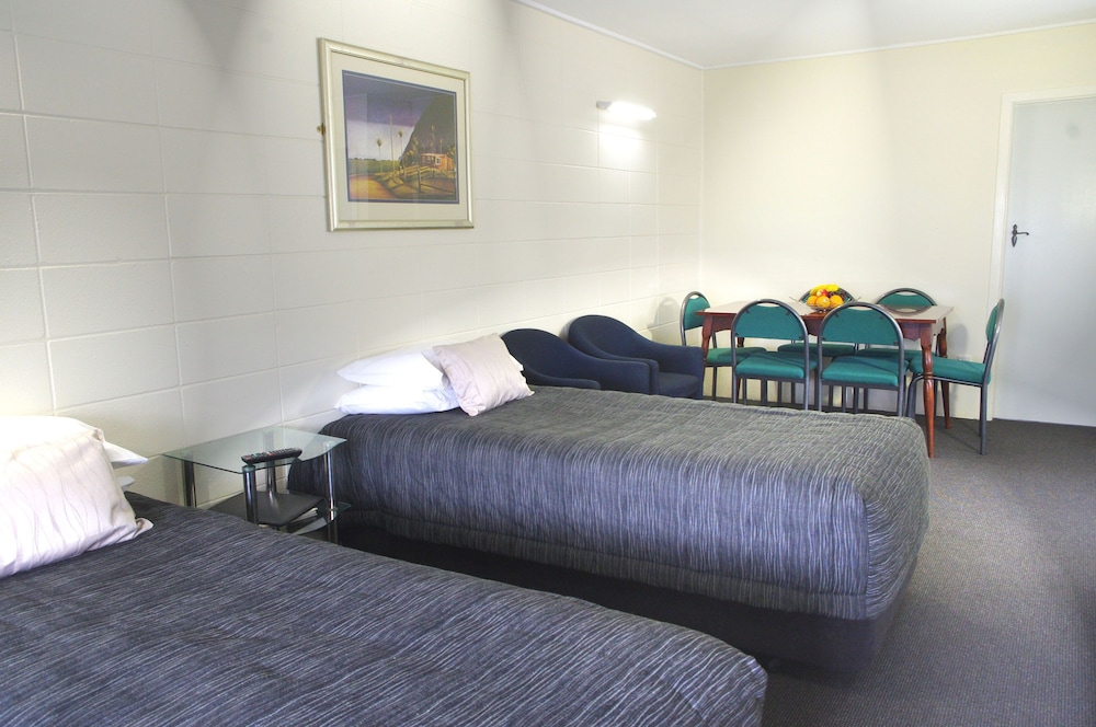 Tudor Motor Lodge 12/47