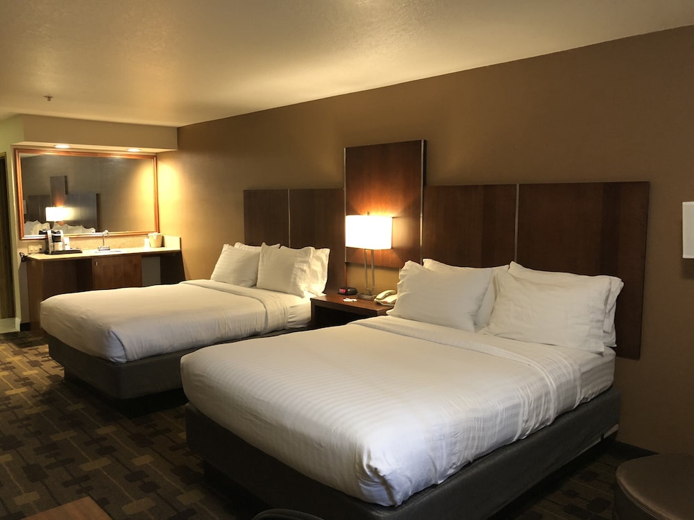 Holiday Inn Express Hotel & Suites Corning 21/45