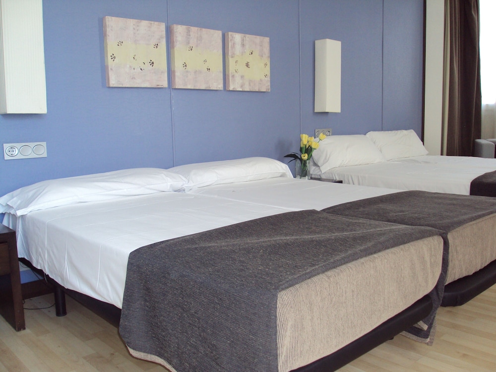 Hotel Puerta de Ocana 8/32