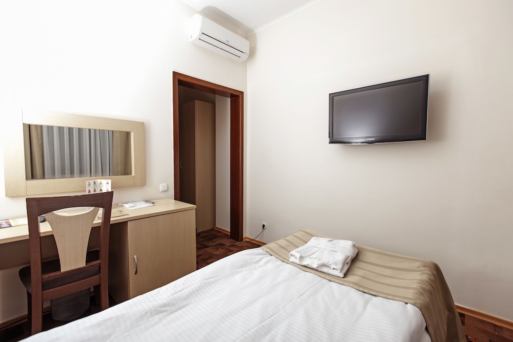 Alma Hotel 13/76