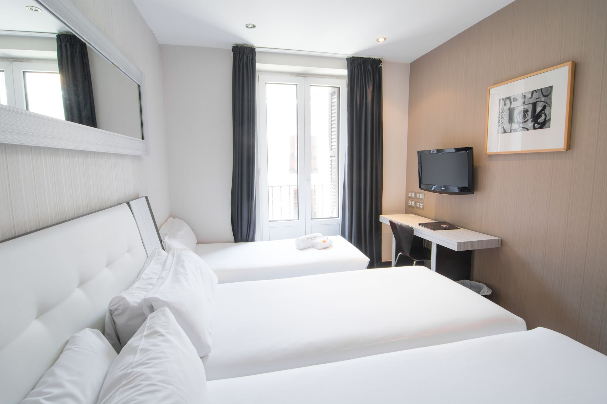 ROOM, TRIPLE