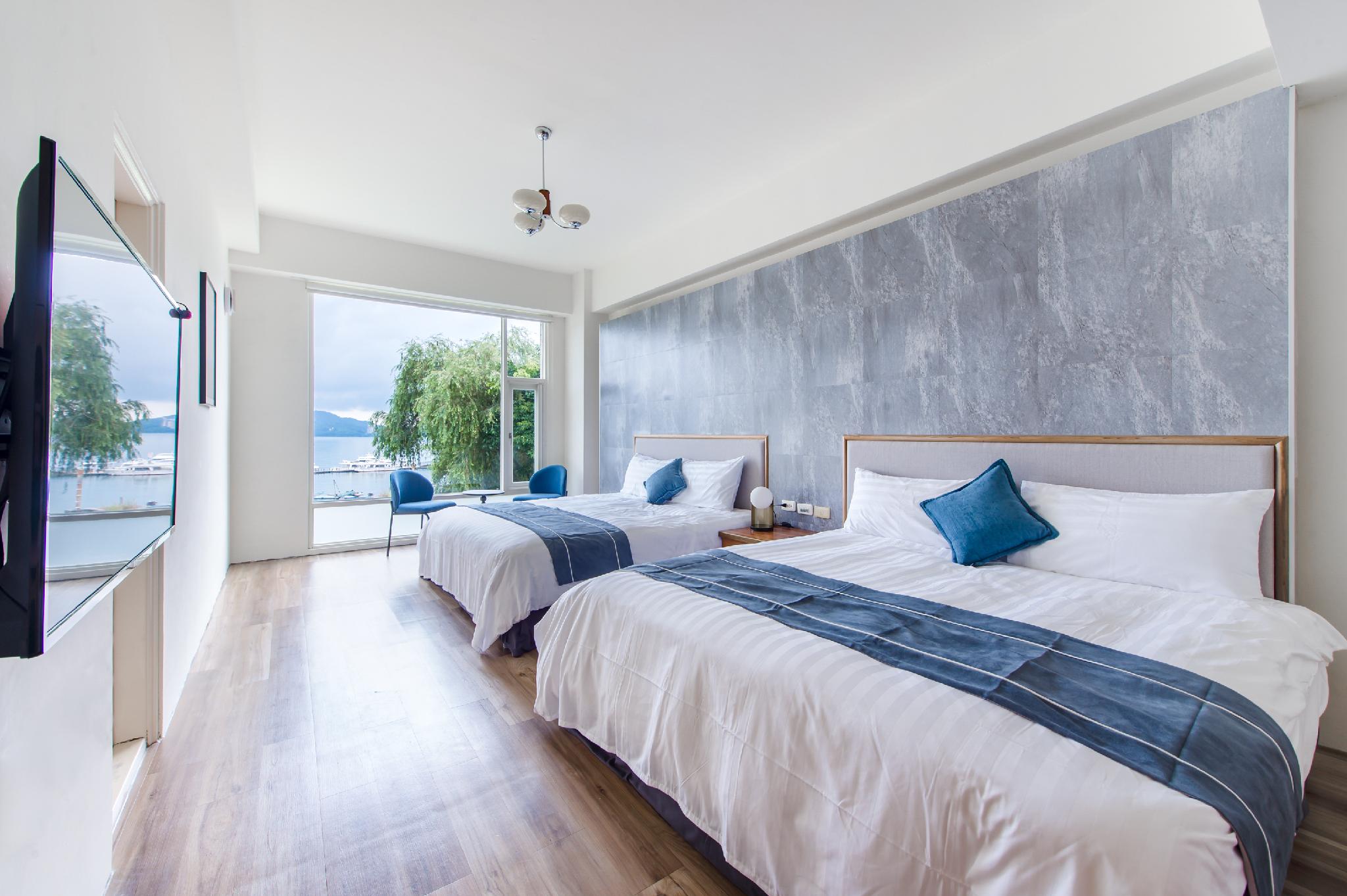 Room, Quadruple, Lake View