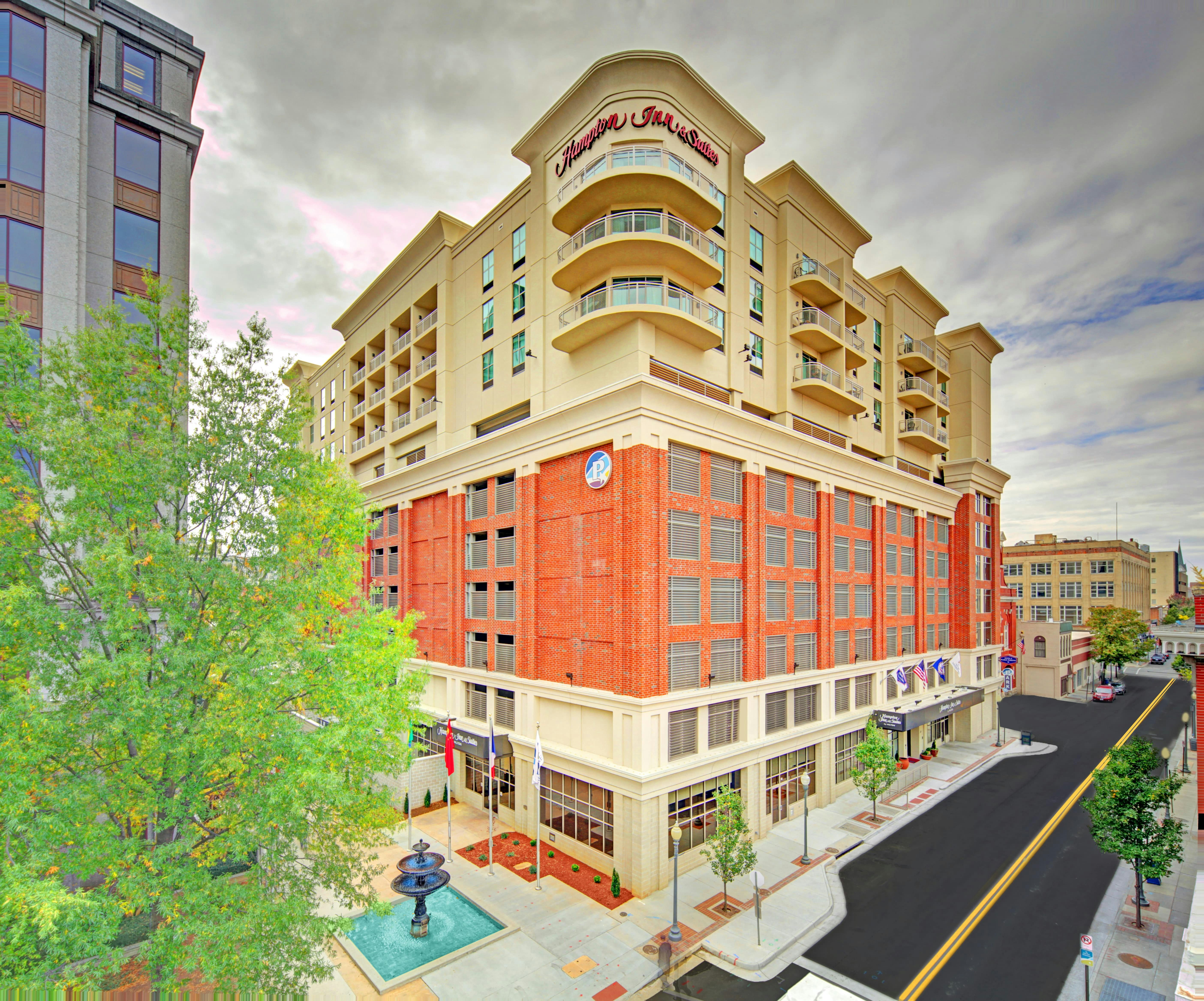 Hampton Inn And Suites Roanoke-Downtown 9/75