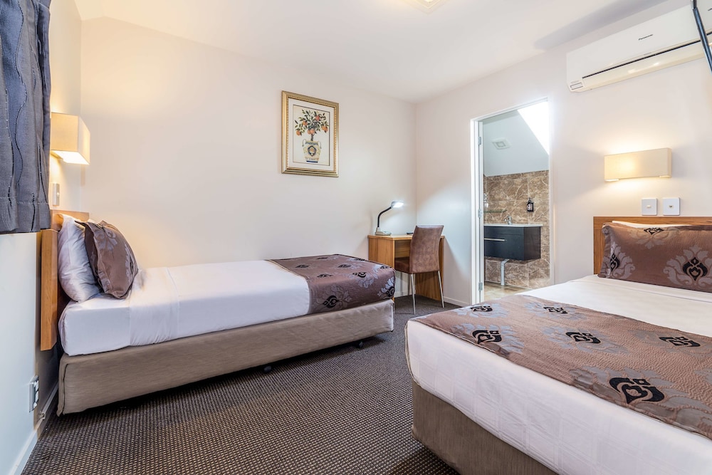 Best Western Newmarket Inn & Suites 29/58