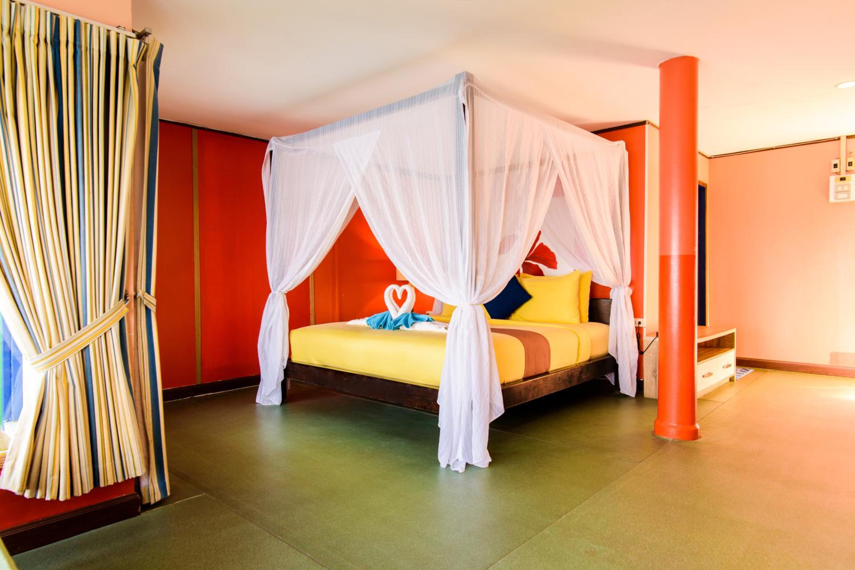 Sea, Suite, Queen Bed, Sofa