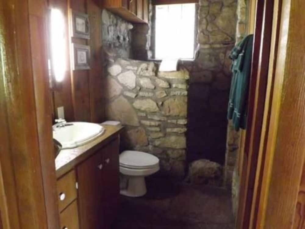 Arizona Mountain Inn and Cabins 50/50