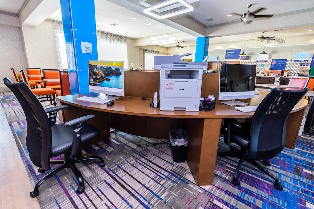 Holiday Inn Express Hotel And Suites Houston East 36/50