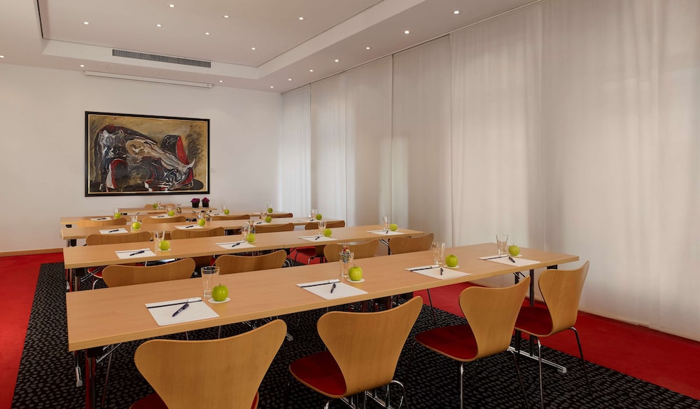 Radisson RED Berlin Kudamm 56/66
