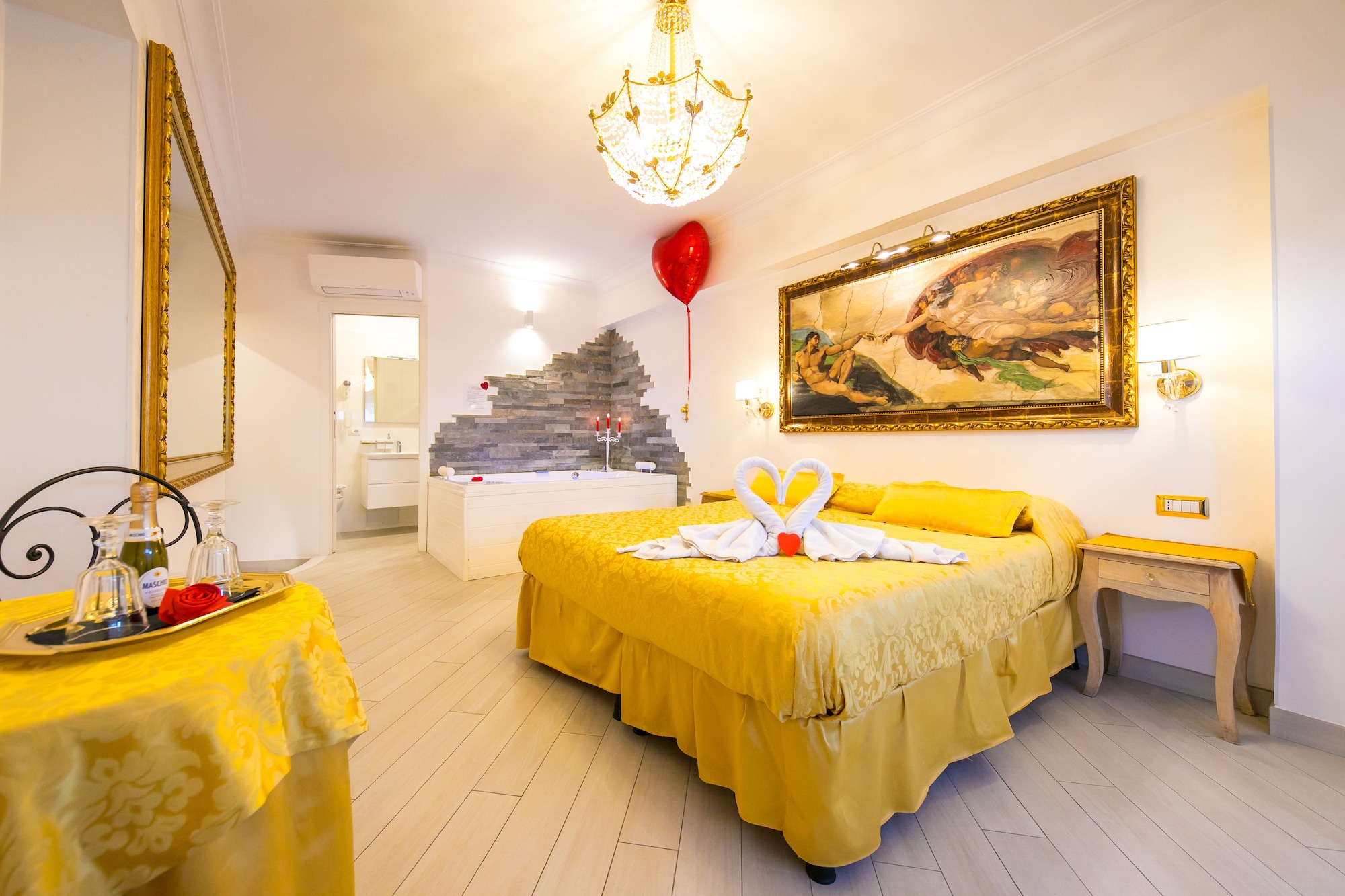 ROMANTIC, SUITE, JETTED TUB