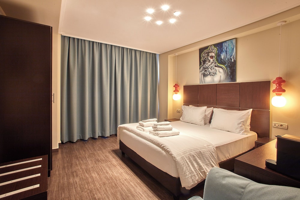 1 BEDROOM, STANDARD, QUEEN BED