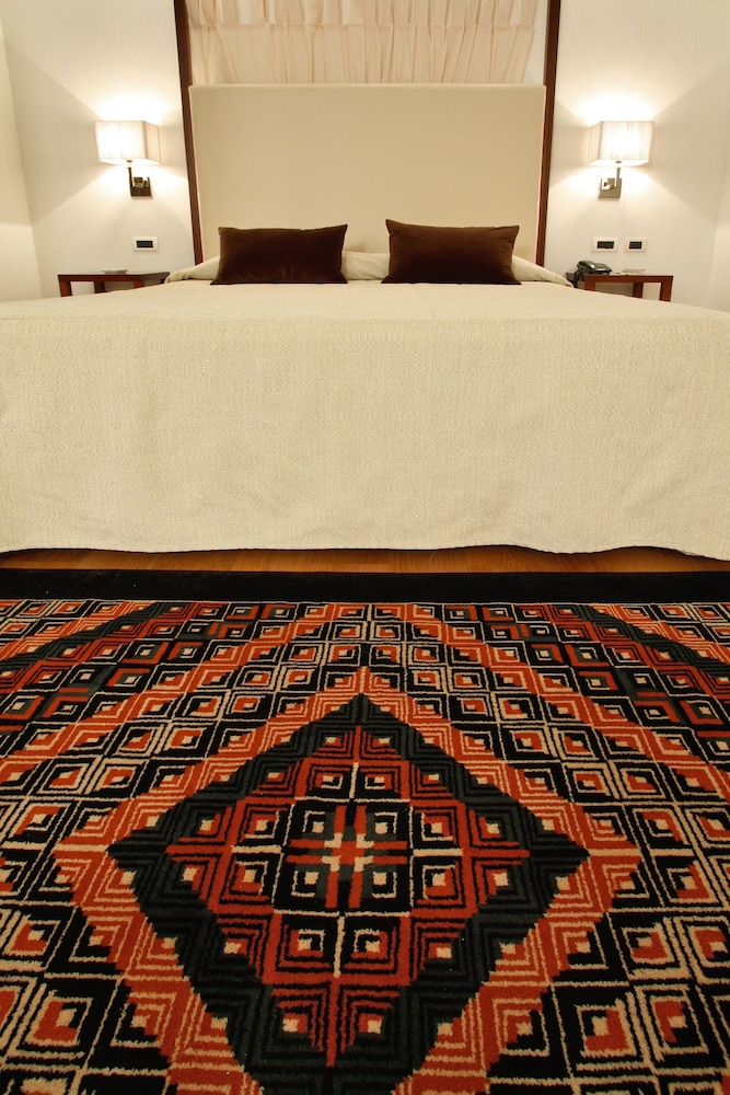 Hotel Del Campo 9/64