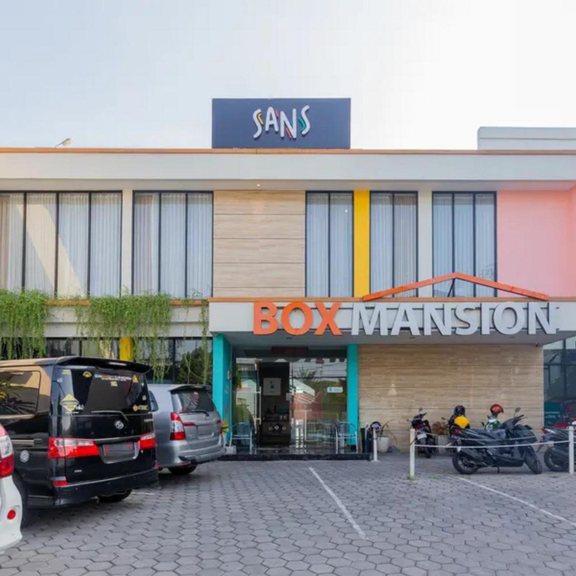 Sans Hotel Box Mansion Surabaya 55/65