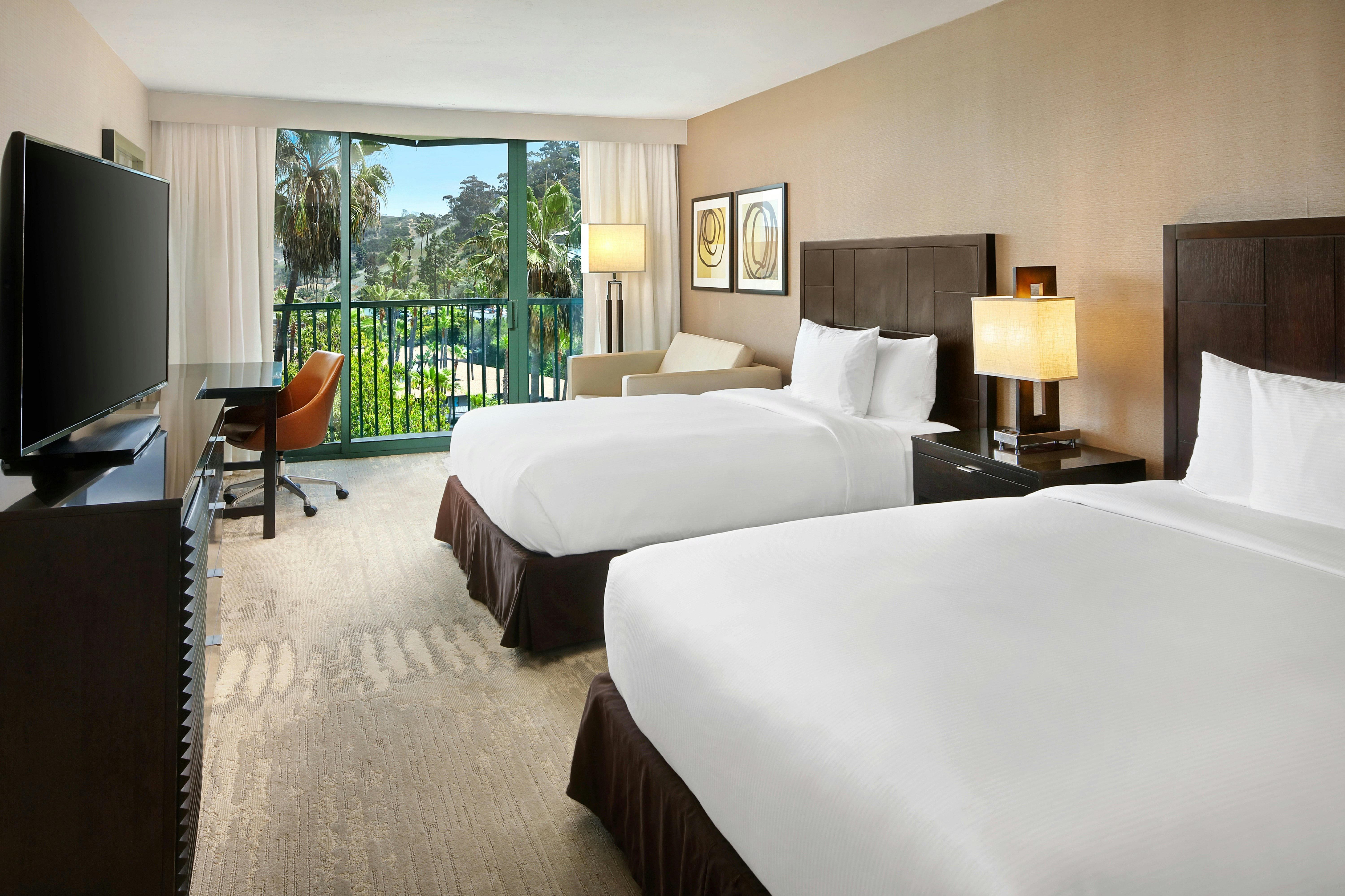 room, 2 queen beds, city view