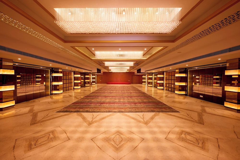 Delite Sarovar Portico Faridabad 12/30